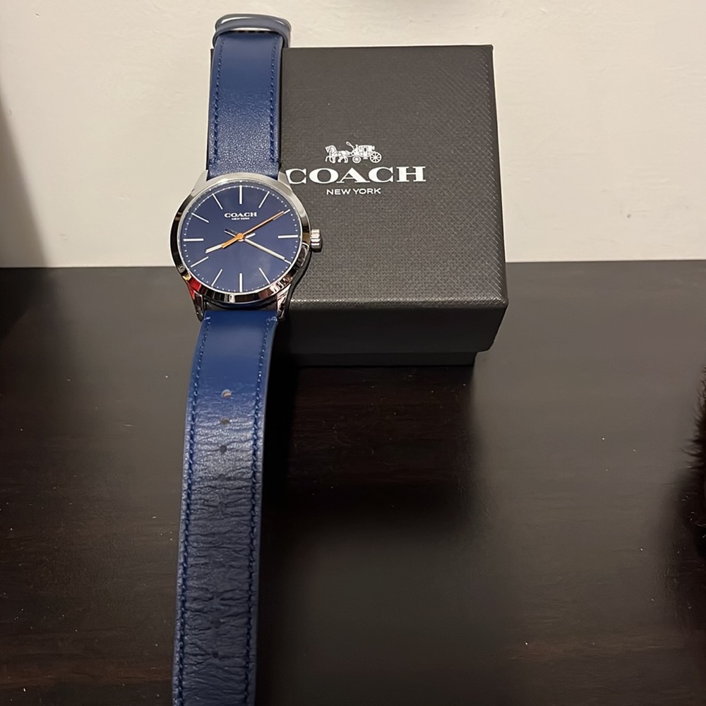 Coach Watch - Picture 3 of 3
